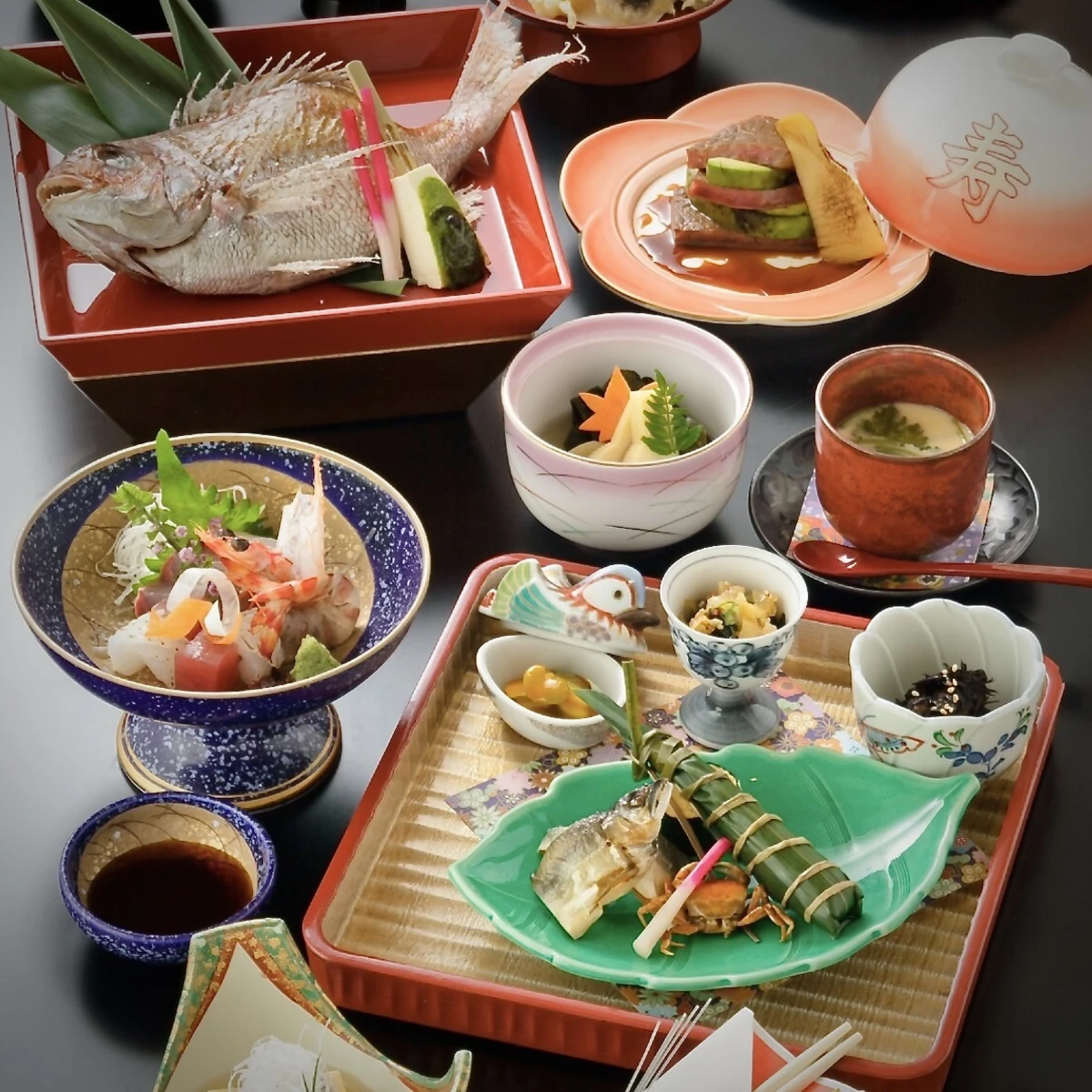 贅沢な美食のひととき★心踊る食体験〜ここでしか味わえない極上の逸品に舌鼓 | 【4〜10名様 / 個室確約★ご長寿お祝いプラン】旬の美食を贅沢に味わう〜人生の節目を祝うご宴席は華やかに★心尽くしの慶祝会席+乾杯ドリンク〜アクセス抜群★天神駅徒歩2分の大人の隠れ家