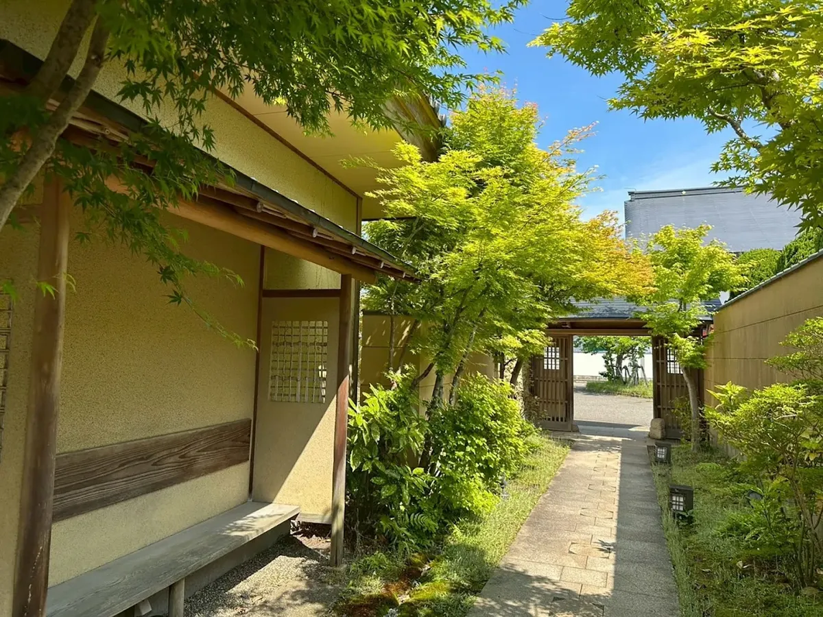 【4〜32名様 / 個室確約＊ご両家お顔合わせプラン】シルクのような名物湯葉と豆腐の贅沢お祝い懐石★気品に満ちた和モダン個室で叶える和やかなお顔合わせの写真 3