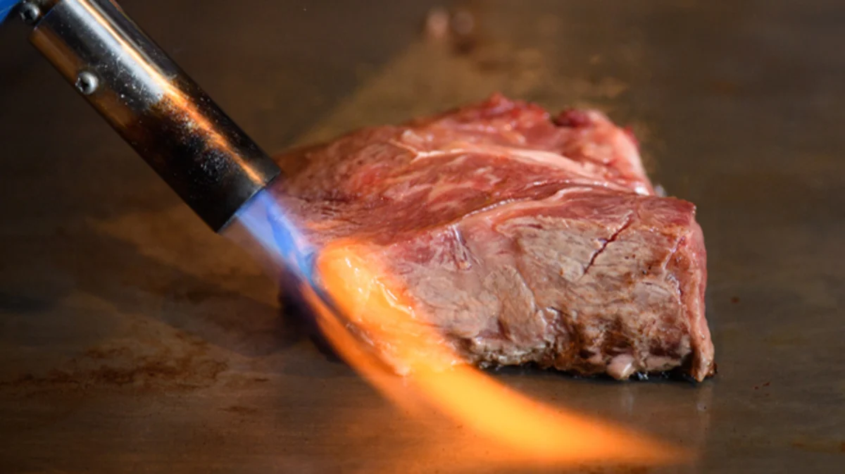 一生に一度の夜を彩る贅沢鉄板焼きコース | 【プロポーズプラン】熟成黒毛和牛やブランド豚含む豪華記念日コース全7品＋フォンダンショコラ+1ドリンク+メッセージプレート付き★祇園花見小路で至福ディナー