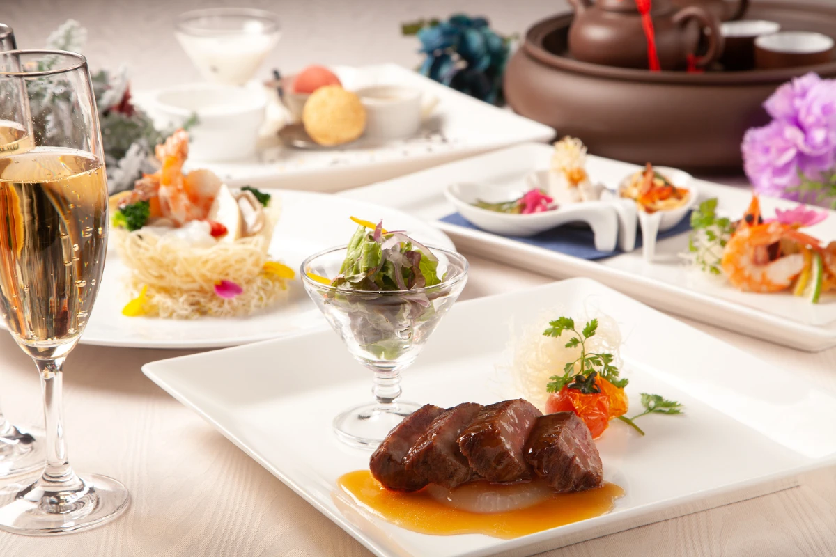 【窓際席確約★アニバーサリーディナー】北京ダック・ふかひれスープなど料理長おすすめ豪華コース＋乾杯スパークリングワイン＋メッセージカード付デザート★ホテル最上階からみなとみらいの夜景を一望の写真 2