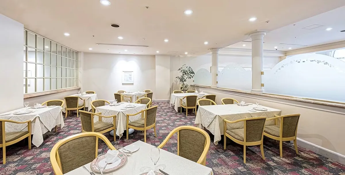 【〜8名様★ホテルオークラ東京ベイで大人数のお祝いランチ】魚料理、牛フィレ肉＆フォアグラを味わう贅沢な全6皿【お祝いランチプレミアム】＋メッセージ入りチョコプレート＆記念撮影の写真 4