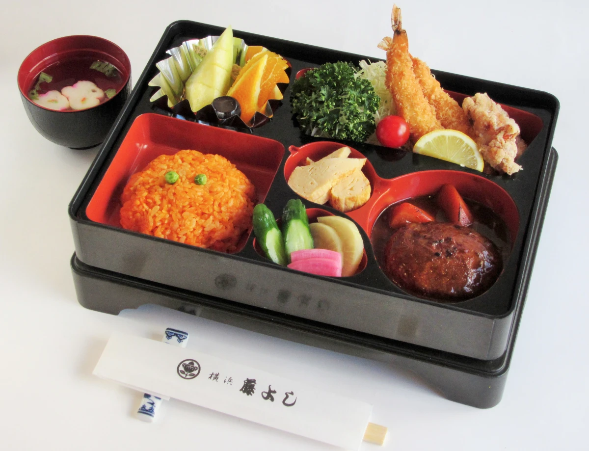 鯛姿焼やお造りを含む全11品の結納膳 4