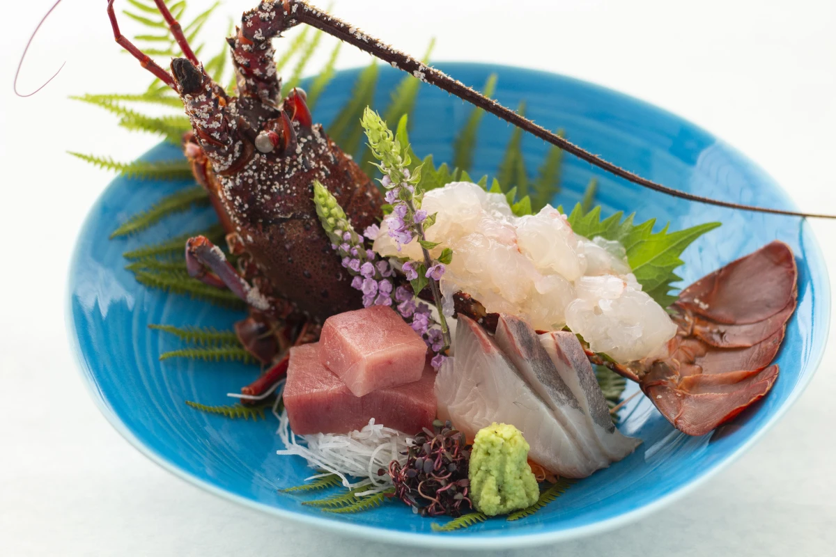 6名様限定プラン【個室確約 ホテル×結納・顔合わせランチ】伊勢海老や鯛姿焼など伝統の祝会席【龍】全10品＋桜湯＋乾杯ドリンク付き★ホテル龍名館東京15階で華やかなひととき 料理