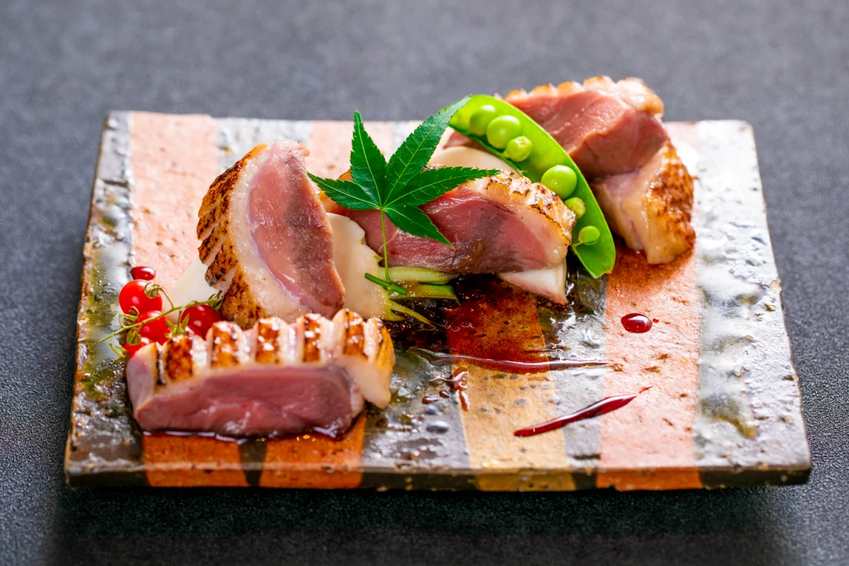 シェフ自慢！旬の食材をふんだんに使用した創作和フレンチコース | 【淀屋橋の完全個室確約】結納・顔合わせプラン★【楓】選べるメイン！全9品和フレンチコース＋乾杯ドリンク＋デザートプレート付き★
