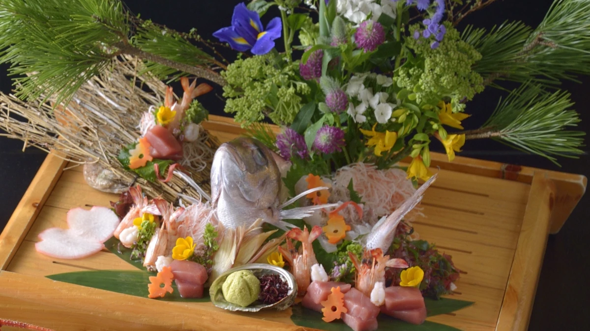 【個室確約】還暦お祝い★鯛の姿造り含む会席料理全9品★記念撮影★赤いちゃんちゃんこまたは乾杯用ドリンク付きの写真 3