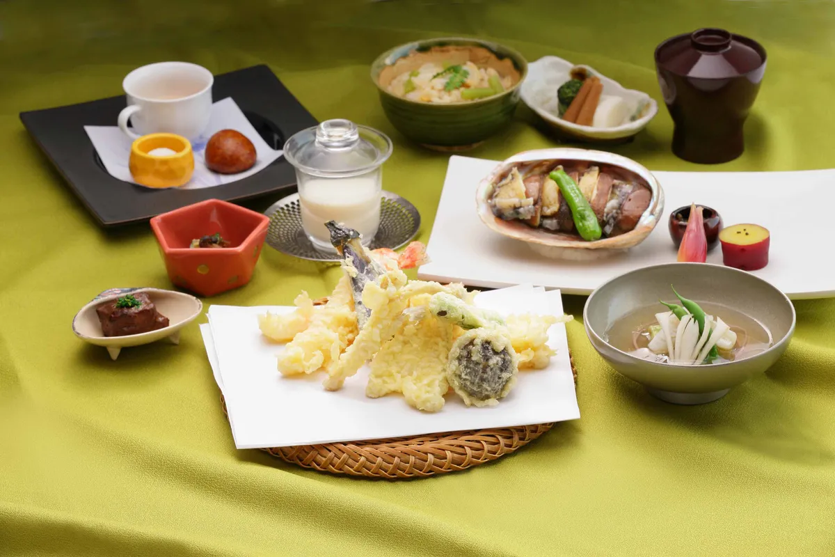 【アニバーサリープラン】伝統と技が織り成す和食会席【創】＋乾杯ドリンク＋アニバーサリーケーキ＆ブーケ付き 2