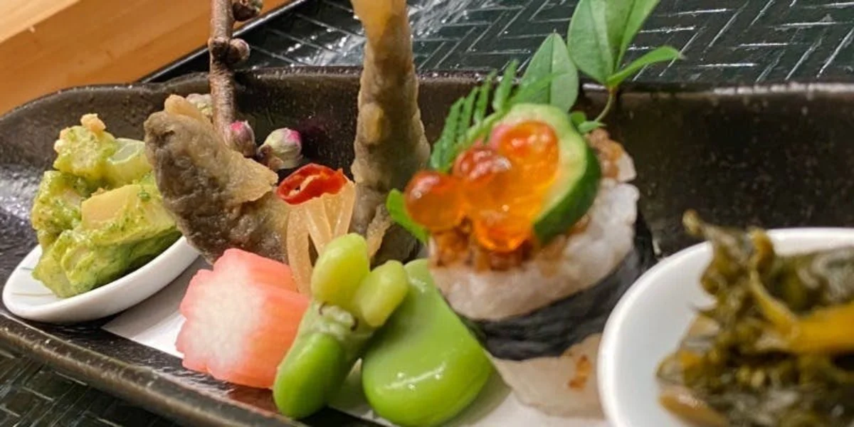 旬の厳選食材を使った贅沢なコース料理 | 【落ち着いた和空間×接待・会食プラン】厳選鮮魚が織りなす店主おまかせ贅沢割烹ディナーコース★心斎橋で特別なひとときをご堪能