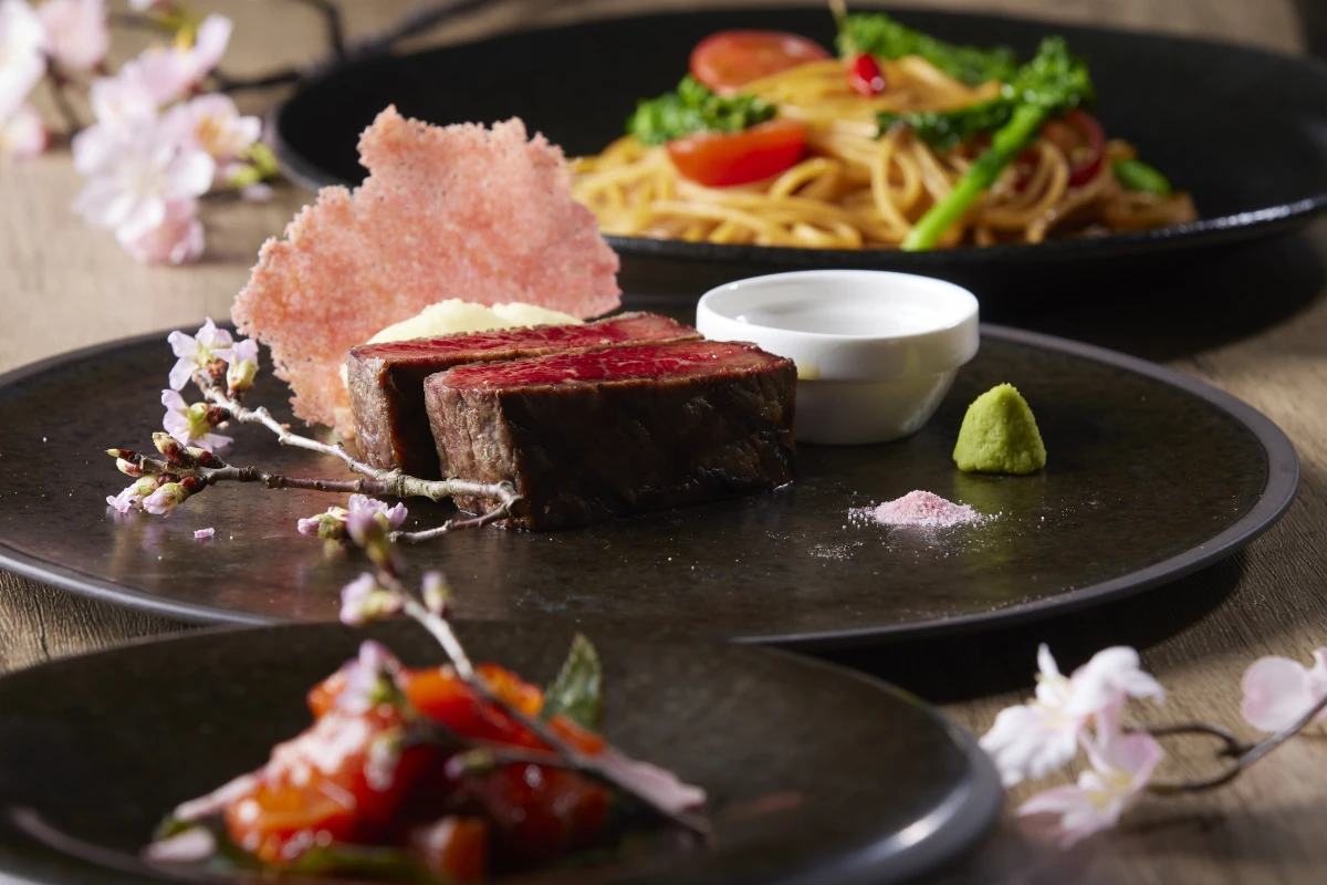 厳選された食材で贅沢に楽しむイノベーティブなコース料理 | 【伊×和のアニバーサリープラン】目黒川の絶景と共に、最高級和牛と感動のアニバーサリータルトで特別なサプライズを演出!~恵比寿・代官山・中目黒エリアで心に残る結婚記念日・誕生日・デートを~