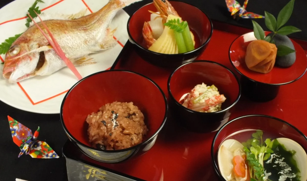 100日祝いにふさわしい華やかで品のある和食の数々 | 【個室確約★お食い初めプラン】お子様の健康と幸せを願う★お食い初め膳+全11品の河久会席のセットプラン★大阪駅前第三ビル33階からの絶景と共にお祝い
