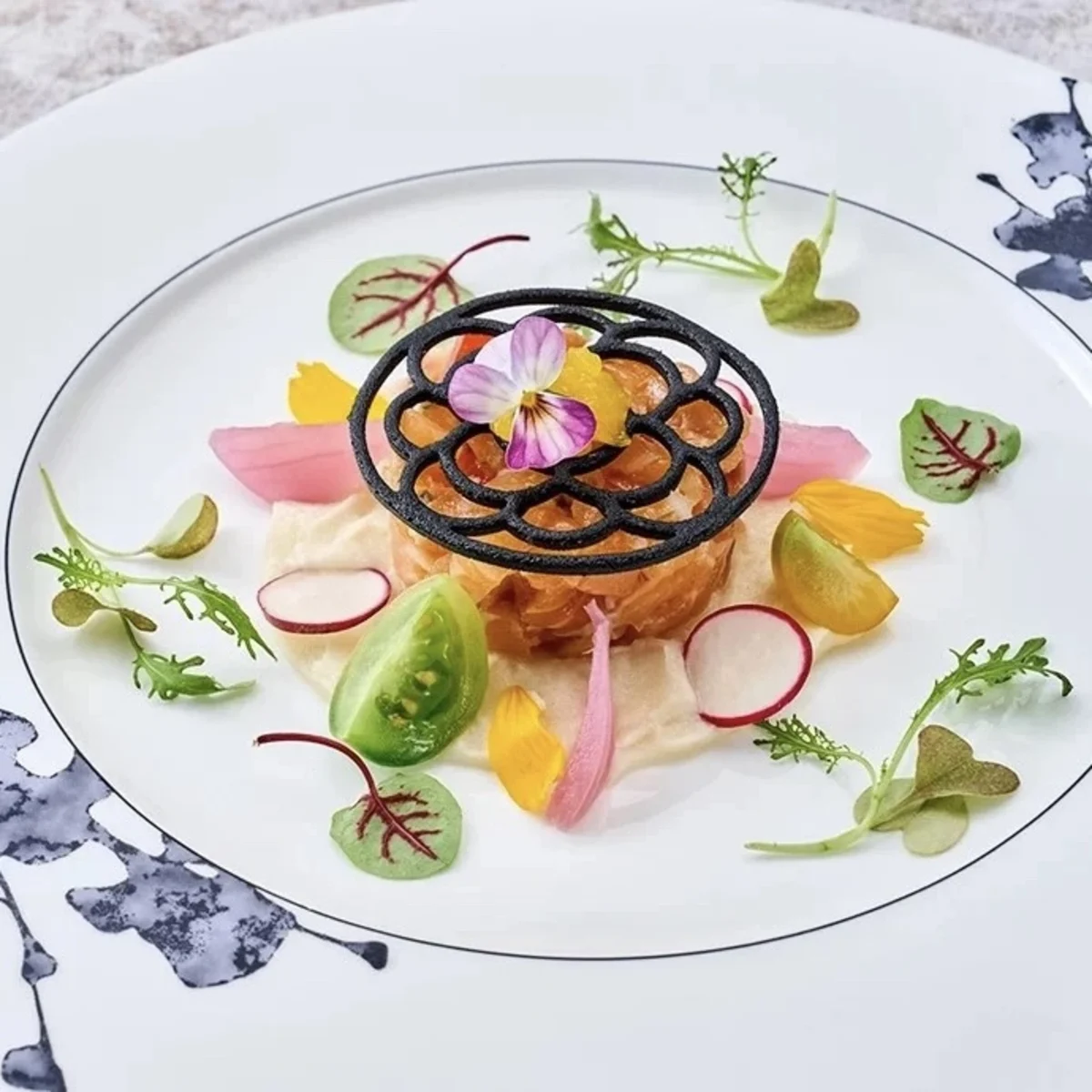 四季折々の京野菜を堪能★お箸でいただく、心尽くしの懐石フランス料理 | 【4〜12名様 / 個室確約★お食い初めランチプラン】老舗ホテル伝統のおもてなし×四季折々の京野菜を堪能〜お箸でいただく懐石フランス料理＋乾杯ドリンク〜飲み放題付コース有★リーガロイヤルホテル京都