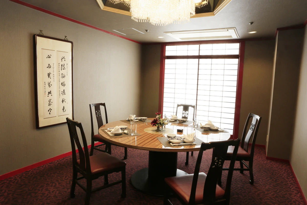 【個室確約 アニバーサリー／顔合わせ】鮑とフカヒレスープ・四川ダックを含む豪華四川料理「善隣門」★乾杯ドリンク＋アニバーサリーケーキ★横浜中華街のホテルで祝福の写真 4