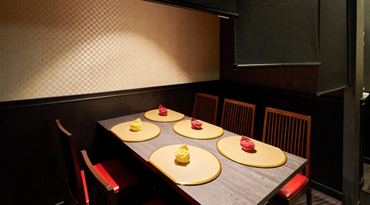 半個室席確約!温かみのある空間でとっておきの接待・会食 | 【2名~6名/半個室確約◆接待・会食プラン】花束追加可♪とろける!鹿児島県産ブランド豚「やごろう豚」しゃぶしゃぶ&季節野菜等を楽しむコース3種★JR線石川町駅徒歩5分