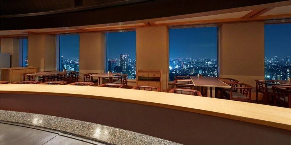 【12月1日〜25日限定 / 地上38階★煌めく夜景×ホテルで楽しむクリスマスディナー】五感を満たす至高の鉄板焼コース〜世界三大珍味と黒毛和牛のクリスマスディナー★絶景美食空間〜品川プリンスホテル・JR品川駅徒歩2分 座席