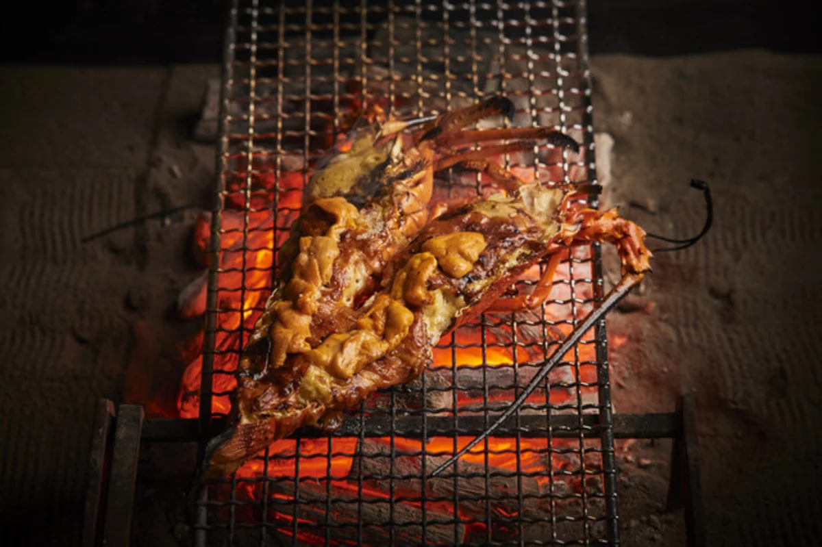 【Anny限定アニバーサリープラン】大伊勢海老雲丹焼きと季節の上質素材を愉しむ全9品の呂者堂の食コース＋メッセージ付きケーキプレート★銀座駅から徒歩3分★囲炉裏の温もりに包まれる特別な時間 3