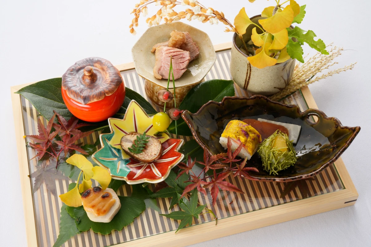 懐石【雅】＋乾杯酒スパークリング＋メッセージ付きプレート＋贈答用酒器『金箔冷酒セット』1個付き 15