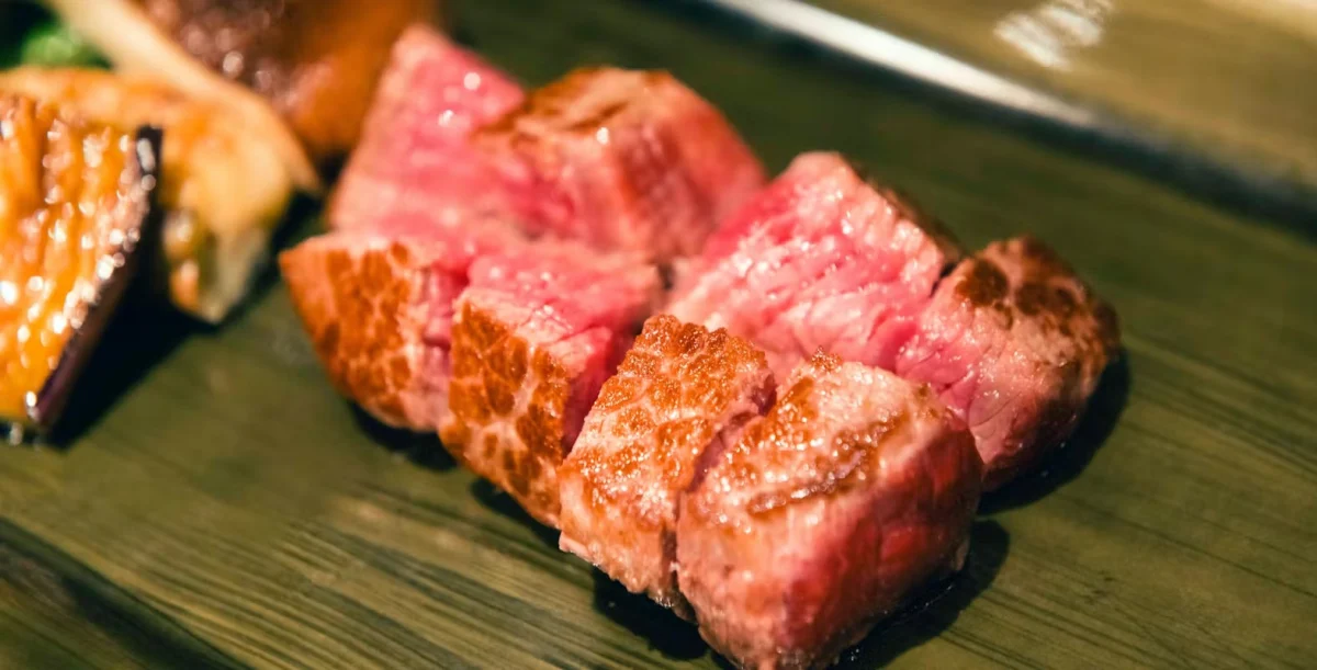 【アニバーサリーディナープラン】九州の旬食材を鉄板焼きで★シックな空間で楽しむ宮崎県産なかにし和牛含む贅沢コース全8品★メッセージ入りホールケーキ&乾杯ドリンク付き★リゾート感漂うレストランで優雅なお祝いの夜★の写真 5