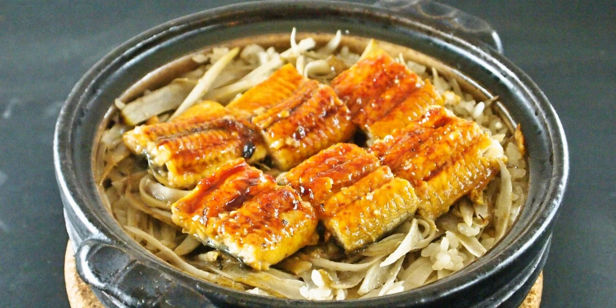 名物「和牛の塩ビーフシチュー」や鰻と牛蒡の土鍋ご飯に舌鼓 | 【接待向き個室確約】南青山の隠れ家で祝う特別な夜★TV番組でも話題の「和牛と大根の塩ビーフシチュー」と土鍋ご飯の7品・創作和食コース