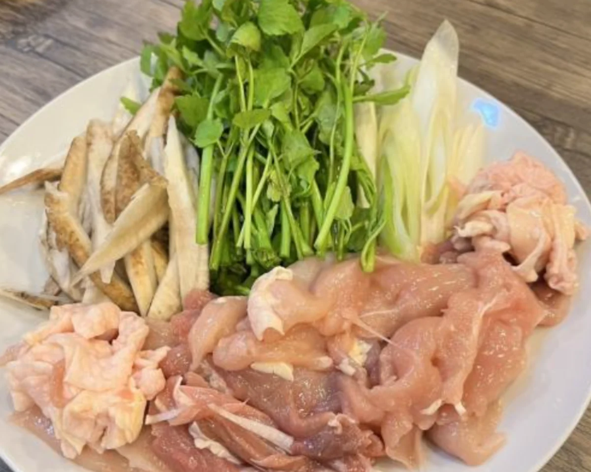 【個室orカウンター席選択可×アニバーサリープラン】地元の水戸野菜とともに味わう全5品 / 銘柄豚のしゃぶしゃぶor奥久慈 軍鶏重の2コースから選べる★飲み放題選択可★木の温もりに包まれて心ほどける祝宴を水戸で満喫の写真 5