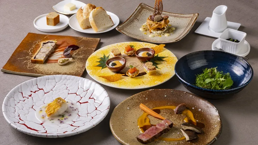 感動の食体験を贈る〜こだわりの厳選食材を中心に使用した至高のフレンチコース | 【夜景×レイクビューの非日常空間★記念日ディナー】感動の食体験〜珠玉のフレンチフルコース“ムニュ・アニヴェルセール”+乾杯ドリンク+ホールケーキ+ミニ花束+記念写真★びわ湖大津プリンスホテル最上階