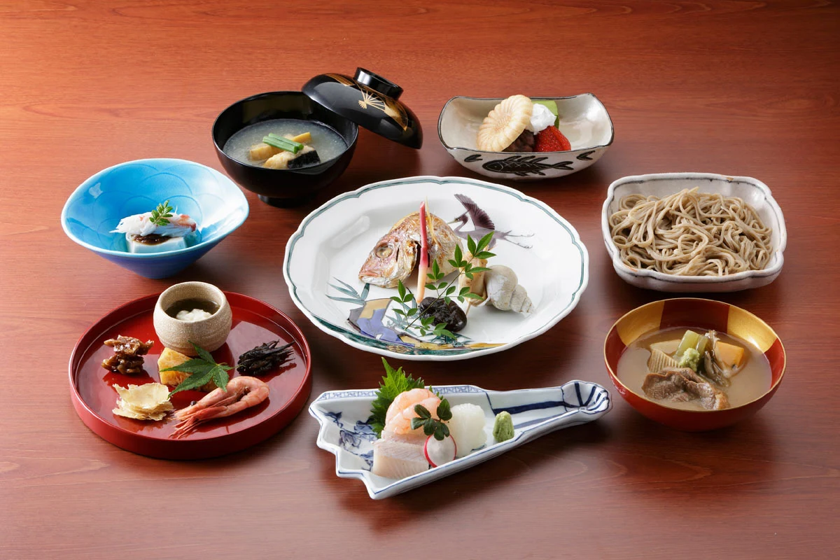 【10～25名様 / 和婚スタイルのお祝いプラン 】本格日本料理コース＋フリードリンク付き★名古屋駅徒歩1分｜華やかな祝宴のひとときの写真 3