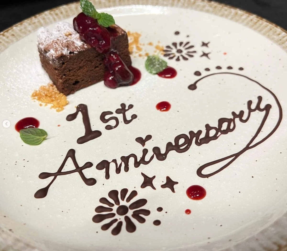 お祝いの日を彩るA5黒毛和牛シャトーブリアン＆乾杯スパークリング＆メッセージ付きプレート | 【最大8名★入籍・婚約お祝いディナープラン】伊勢海老、蝦夷アワビ、A5黒毛和牛含む全11品＋乾杯スパークリング＋メッセージ付きプレート＋鉄板前カウンター席確約★天神橋の贅沢鉄板焼きを五感で楽しむ特別な夜