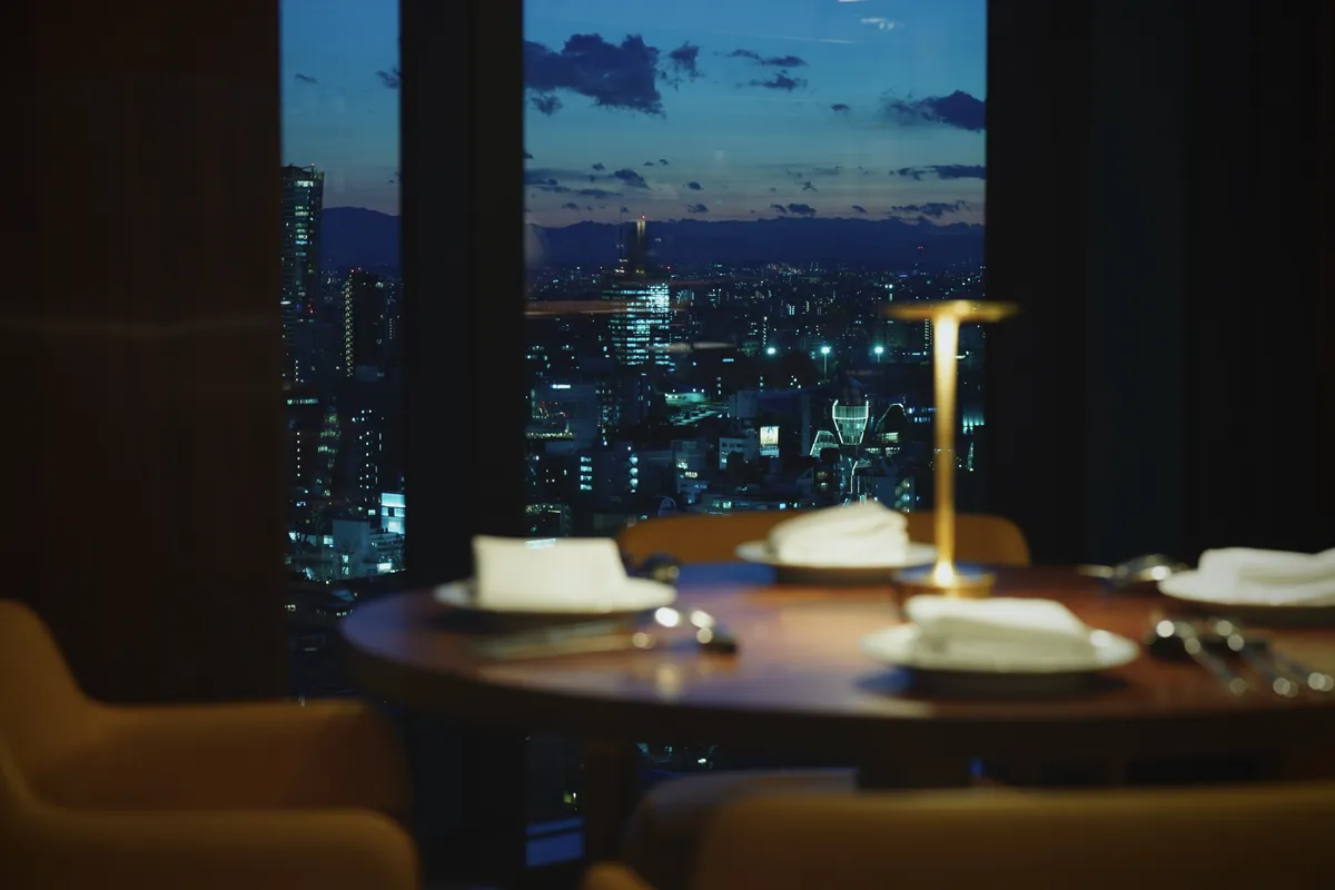 最高のロケーション!ミシュランキーのホテル最上階から望む夜景 | 【ホテル最上階×夜景・個室確約】全国各地の厳選食材を使用したイタリアンディナーコース全6品+メッセージ付きデザートプレート&乾杯シャンパン