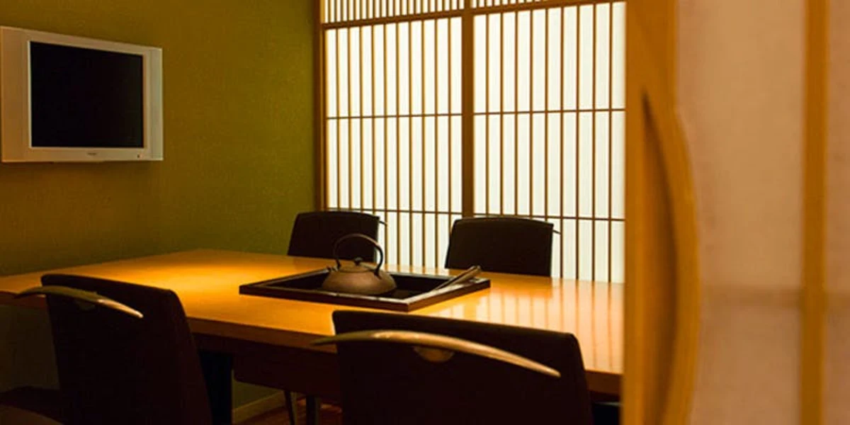 上質で落ち着いた和空間で記念に残るお祝いを | 【完全個室確約】お祝い向けディナープラン★ミシュラン掲載料理店自慢のおまかせ懐石コース全9品