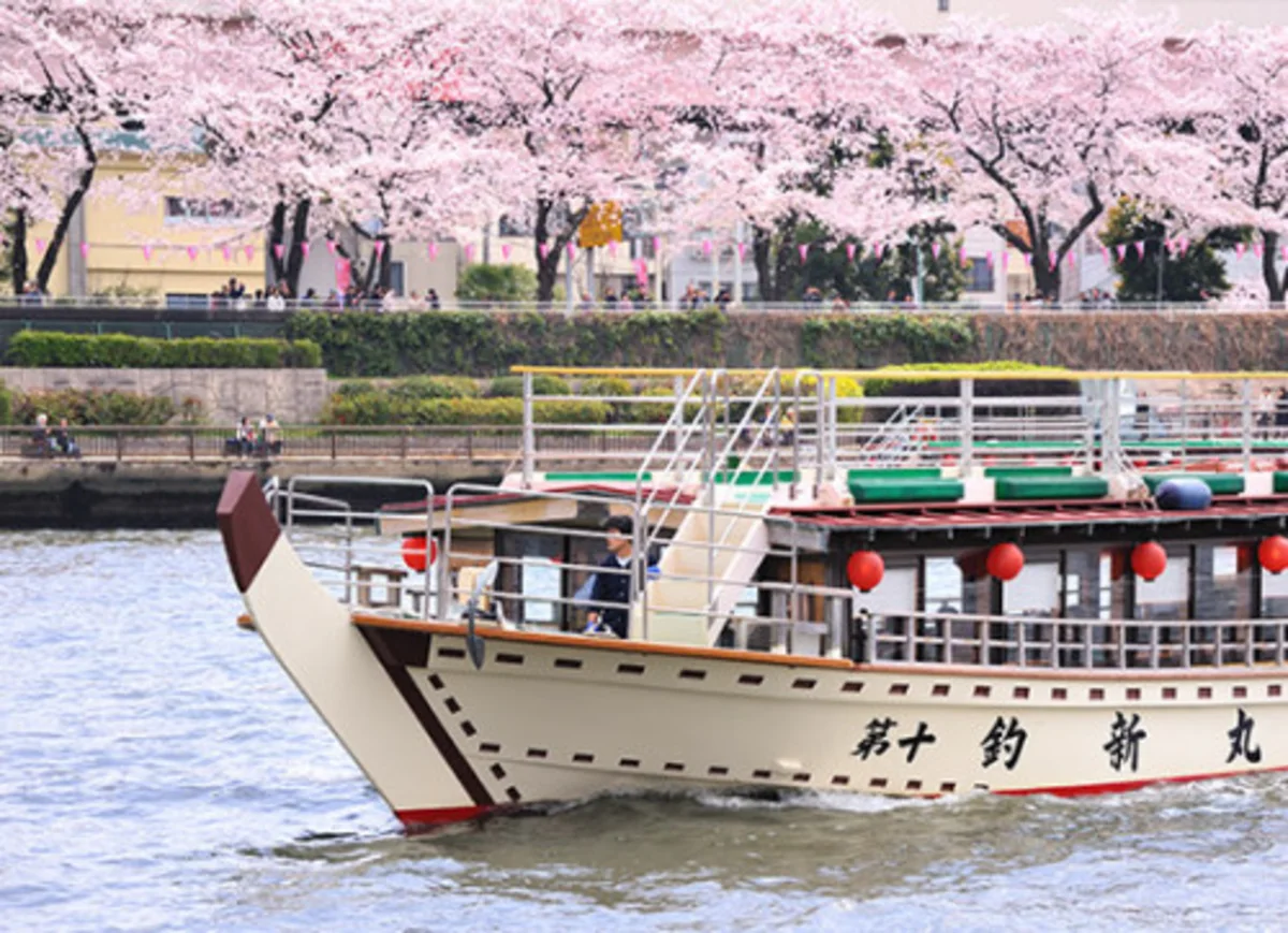 大切な人のお祝いに、非日常の贅沢を | 東京の景色を眺めながらお祝い!2名様からOKの乗合屋形船プラン★歓送迎会・長寿祝い・卒業・入学式にも★ズワイガニ&天ぷら+2.5時間飲み放題