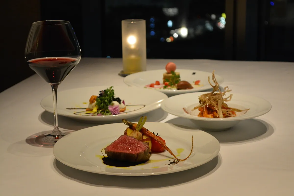 特選食材を堪能する、ダブルメインの贅沢フルコース | 【最大12名様 / テーブル席or個室 / 大人数のお祝いディナー】Wメインのイタリア料理全6皿＋乾杯ドリンク＆メッセージ付きプレート★三井ガーデンホテル仙台で叶える上質な集いの時間