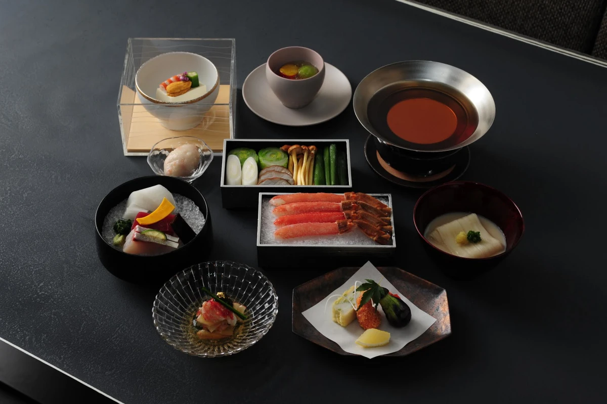 【個室確約×アニバーサリープラン】黒毛和牛のステーキ6〜8品の会席＋乾杯ドリンク＋メッセージ付きプレート★新橋駅から徒歩3分★上質な個室空間で記念日のお祝い 料理