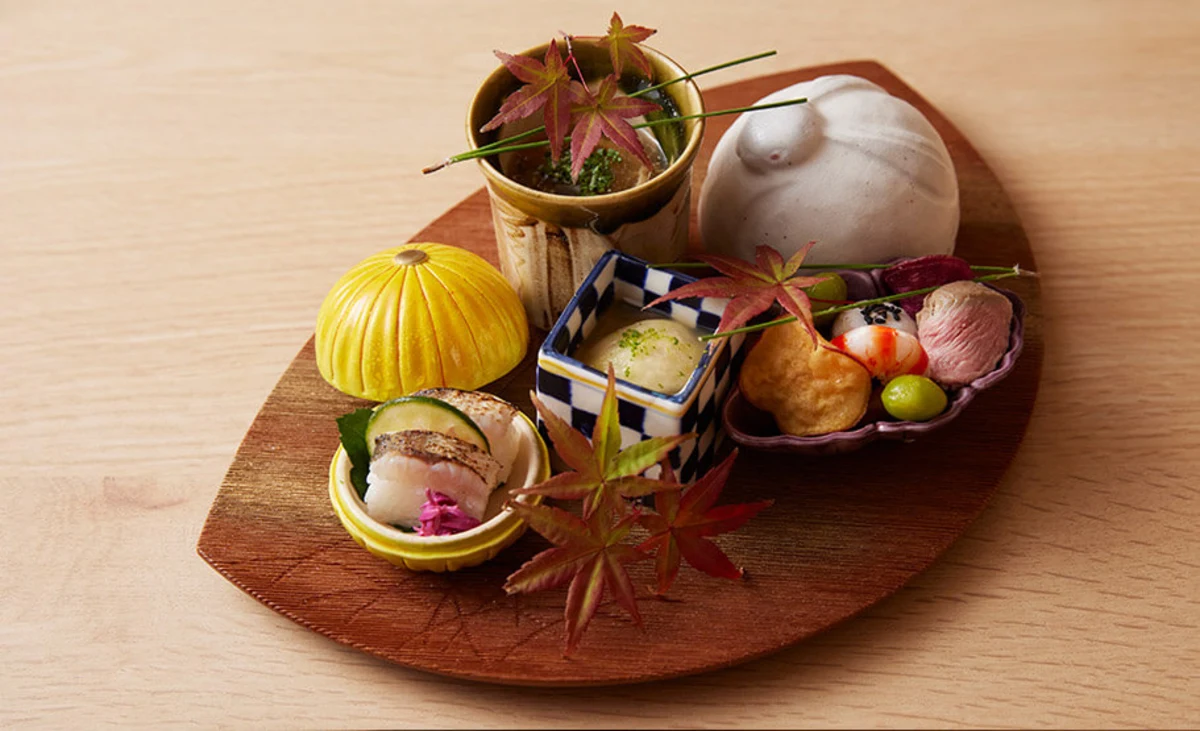 【最大8名×個室席確約×お祝いディナー】吟味された旬の食材を愉しむ★名物・季節の土鍋御飯付の職人技光る京風懐石コース全8〜9品★銀座の静謐な個室で特別な日を祝うの写真 3