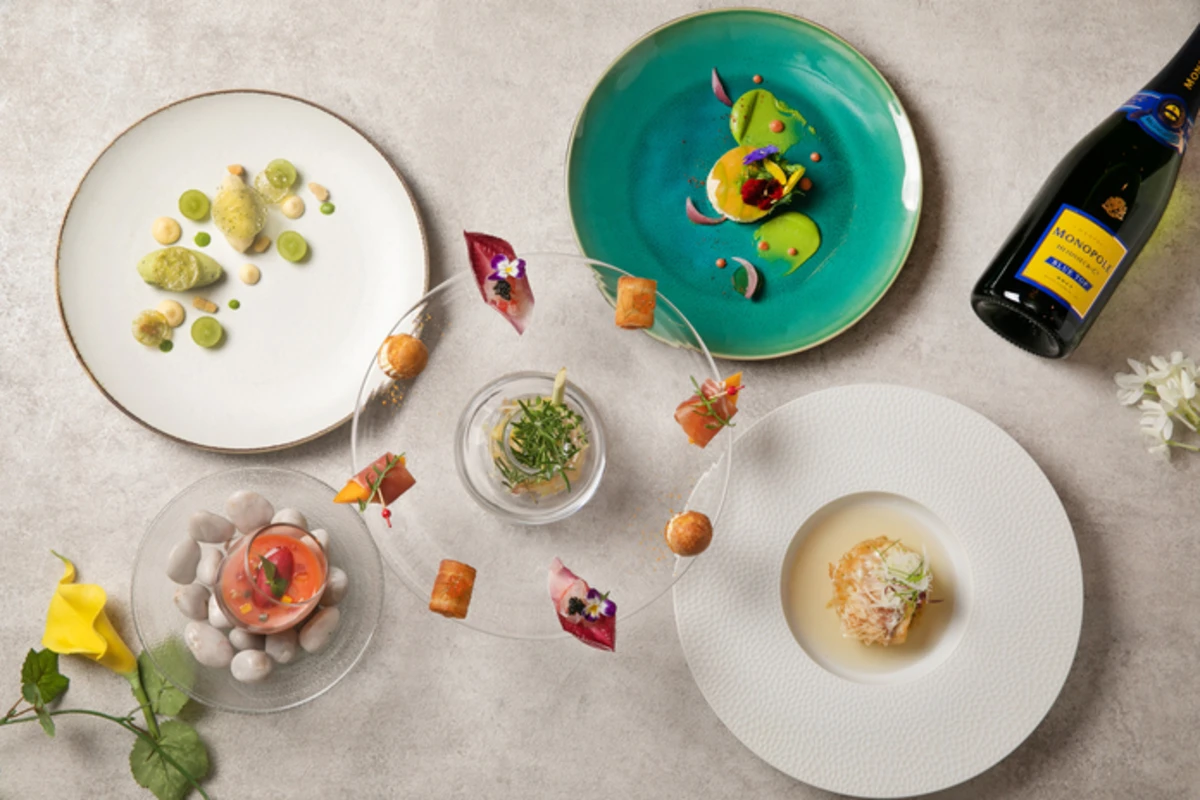 【窓側プライベートルーム確約 プロポーズランチプラン】豪華フレンチコース+乾杯グラスシャンパン+メッセージ入りケーキ+卓上花★地上33階からの圧巻の景色を二人占め★ザ・プリンス パークタワー東京が贈る一生に一度のプロポーズプランの写真 5