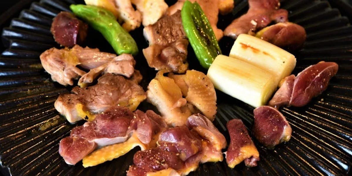 佳き日にふさわしい色鮮やかな旬彩と絶品軍鶏料理 | 【個室確約 / 結納・お顔合わせプラン】手打ち蕎麦含む軍鶏焼きランチコース全5品+乾杯ドリンク★三千院や寂光院が佇む京都大原の隠れ家★