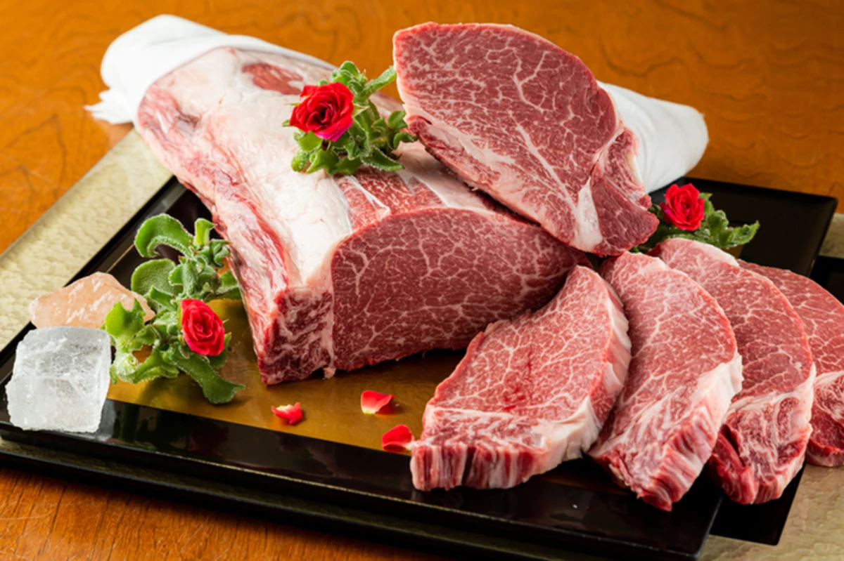 12月限定【2026 / クリスマスプラン】極上肉「飛鳥座牛」クリスマス限定コース+乾杯ミニシャンパン+X’masプレート付き★大阪・梅田で最高峰の黒毛和牛を堪能する至福の夜の写真 1