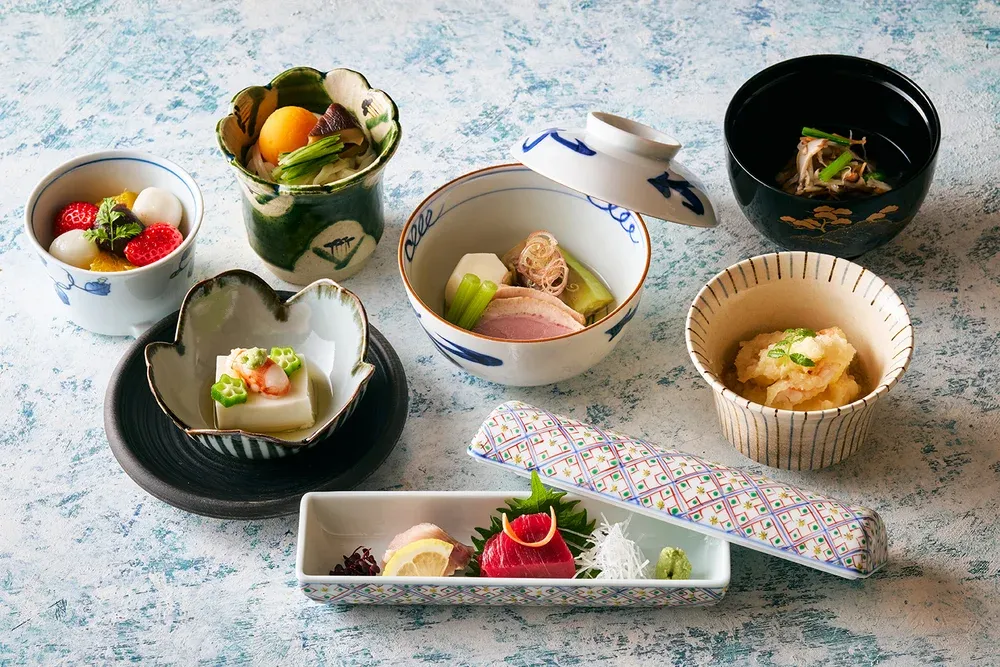 旬の恵みを味わう華やかな京遊膳 | 【土日祝限定★ホテルオークラ東京ベイのアニバーサリーランチ】季節の食材を使った月替わりの昼会席全7皿【京遊膳】＋メッセージ入りチョコプレート＆記念撮影
