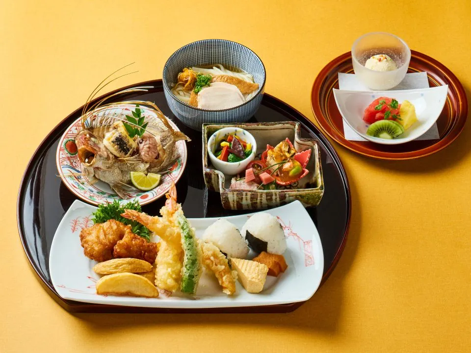 【5〜22名様 / 個室確約★七五三のお祝いに】小鯛姿焼き赤飯付お子様膳+お祝い会席全7品+飲み放題★ご家族様の笑顔あふれるひととき〜アクセス良好◎大阪駅徒歩3分・ホテルモントレ大阪の写真 3