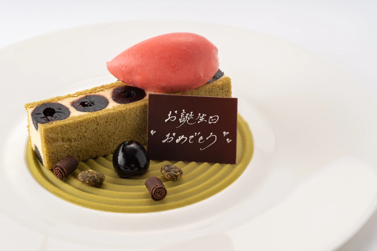 【アニバーサリープラン】国産牛フィレ肉など全7品ディナー＋乾杯グラススパークリングワイン＋メッセージプレート付きケーキ＋花束＋記念撮影★ハーバーランドのホテルの絶品フレンチでお祝い 料理