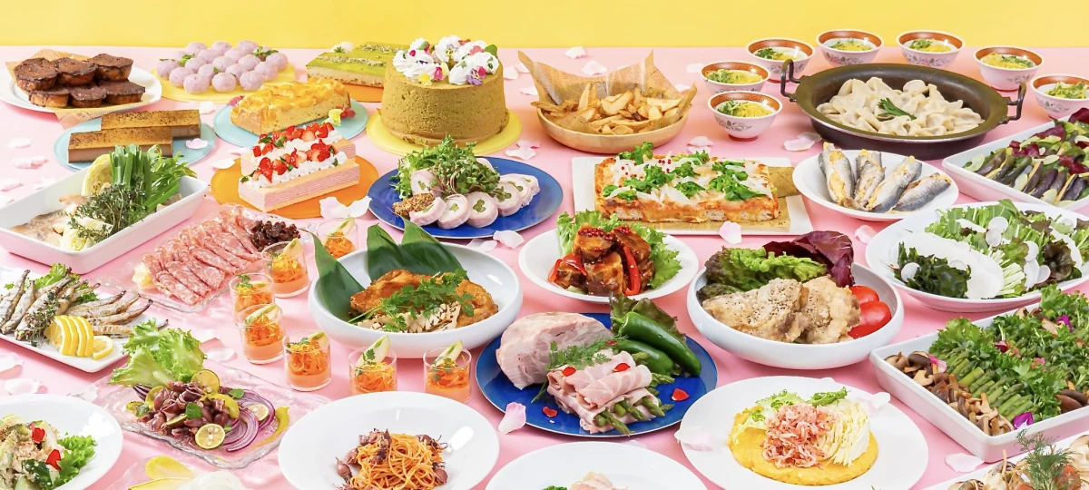 記憶に残る美食体験★季節の食材を使用した種類豊富なビュッフェ | 【最大10名様 / お祝いランチプラン】約50種のビュッフェ+ソフトドリンク飲み放題+乾杯ドリンク+メッセージを添えたデザート★記憶に残る美食体験〜木の温もり溢れる上質空間で華やかに祝う★ホテル京阪京橋グランデ・京橋駅徒歩1分