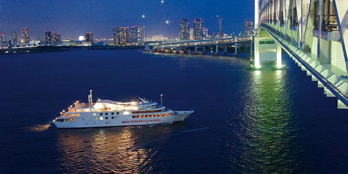 クリスマス限定！【個室貸切×夜景クルーズでプロポーズ】東京湾航路×珠玉のフレンチディナーコース＋乾杯シャンパン＋メッセージ付きホールケーキ★ネーム入りシャンパングラス＆キャンドルコーディネートで豪華演出★移り行く景色を眺めながら二人きりのひとときを 内観/外観