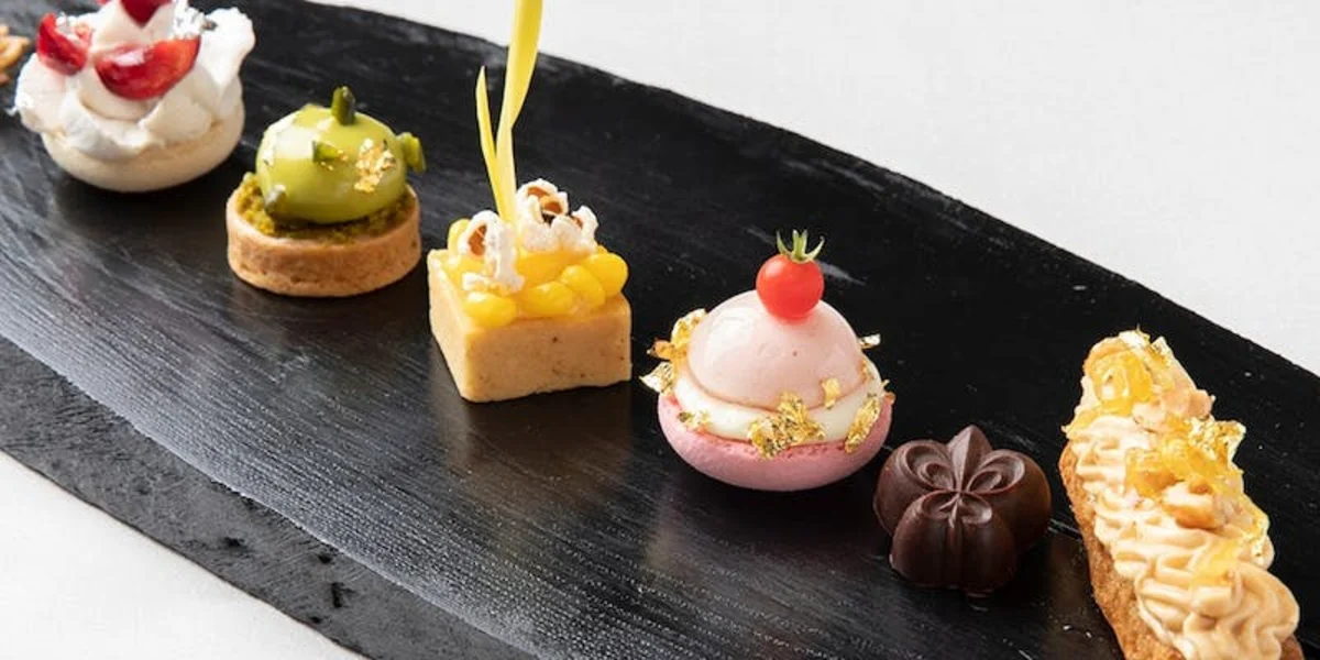 【プロポーズディナープラン】12本のバラ＆タキシード付★フレンチ全8品～プティアッシュコース～＋乾杯シャンパン＋プロポーズ証明書★神戸を代表する一流ホテルのサロン貸切★ 5