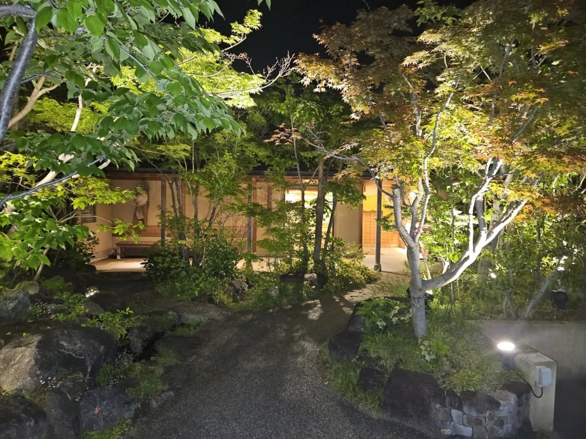 伝統と現代が融合した寛ぎの空間でお祝い | 【個室確約 お食い初めプラン】湯葉の贅沢お祝い懐石～寿～★焼鯛付きお食い初め膳★四季の味覚と和の粋が織りなす個室懐石★高槻でお子様の大切な節目のお祝いを