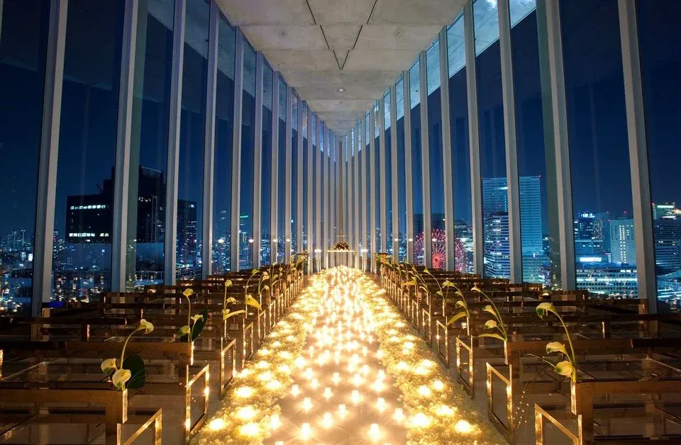 Anny限定【108本のバラの花束付★天空のチャペル貸切*プロポーズディナープラン】夜景が寄り添う特別な夜〜シェフ渾身のフレンチフルコース+フリードリンク&キャンドル装飾★梅田駅徒歩5分・アルモニーアンブラッセ大阪の写真 2