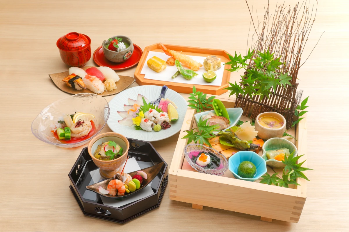 お顔合わせにふさわいしい五感で愉しむ色鮮やかな会席料理 | 【最大10名/個室確約×顔合わせ・結納プラン】旬の素材を和食ベースで仕上げた折衷会席全7品~舞-MAI-コース~★平野の老舗店で晴れやかなお顔合わせのひとときを★