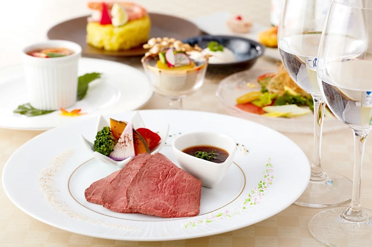 12月18日〜25日限定【半個室or 個室確約★クリスマスプラン】極上の食体験〜絶品米沢牛を堪能★選べる♪3種のコース＋乾杯ドリンク〜レンブラントホテル海老名の写真 5