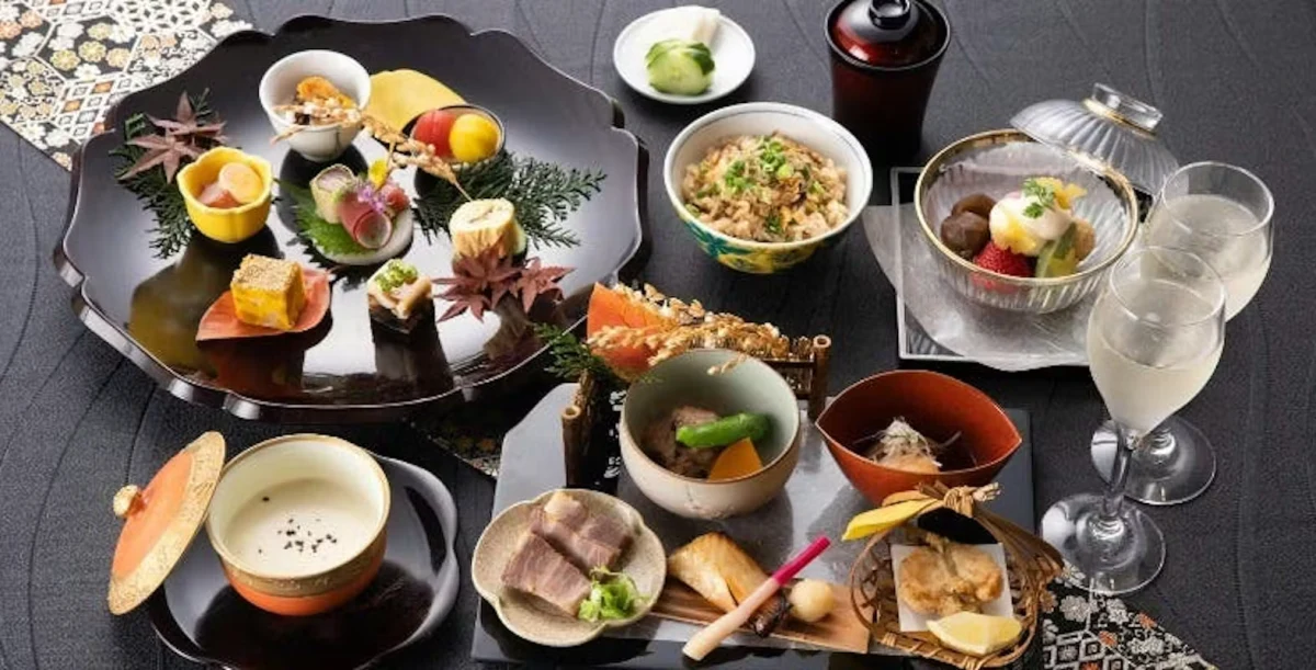 豪華食材をこだわりの技で彩ったお祝い懐石 | 【年間500組以上の成功実績のある星のなる木 × 個室確約プロポーズプラン】90分のリムジン周遊付き！表参道の中心地で楽しむ極上懐石フルコース全9品★スパークリングワイン＋11本の薔薇の花束＋メッセージ付きケーキ＋記念撮影★