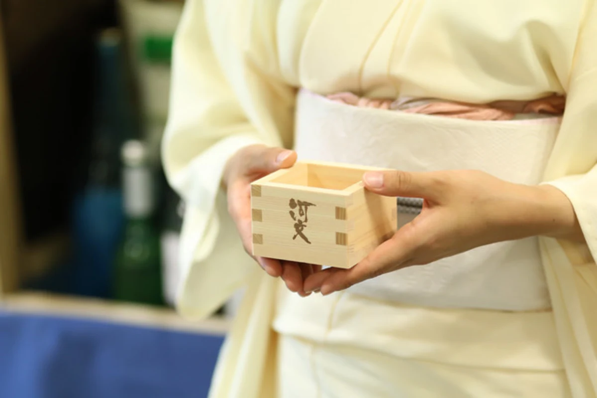 顔合わせの瞬間をさらに特別にする、心温まるおもてなし | 最大12名様【個室確約/結納・顔合わせプラン】丸の内駅から徒歩5分★伝統と創意が織りなす極上の会席料理＋フリードリンク★400年の歴史を誇る名古屋最古の料亭