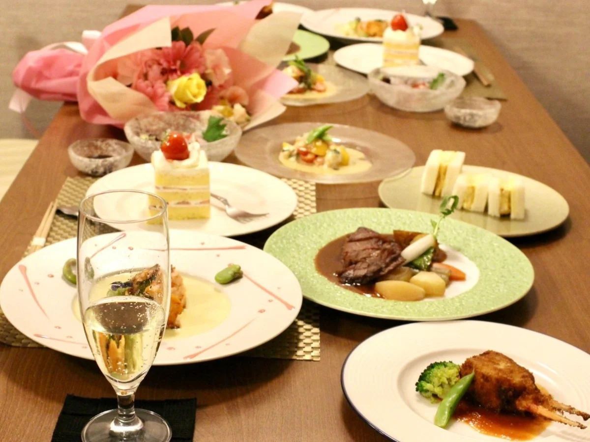 季節感あふれる料理で心に残る祝宴を | 【最大10名・個室確約×お祝い/顔合わせプラン】贅沢京懐石コース★食前酒・ケーキ・メッセージプレート付き★中崎駅徒歩3分の大人の隠れ家で愉しむ新感覚創作和食