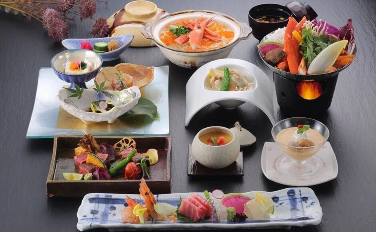 旬の食材を贅沢に味わう全9品のお祝い会席「雅」 | 最大30名可【お祝いプラン】お祝い会席「雅」+乾杯スパークリングワイン+お祝いプレート★風情溢れる和モダン空間で大切な日をお祝い★ホテルマイステイズプレミア成田内レストラン★