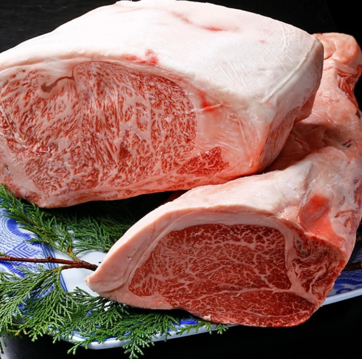 【最大6名×大人数お祝いランチ】目の前で焼き上げる活伊勢海老＆選べる国産牛など全10品★笑顔あふれるお祝いの席に｜なんば駅すぐ×落ち着いた空間で心温まるひとときを 料理