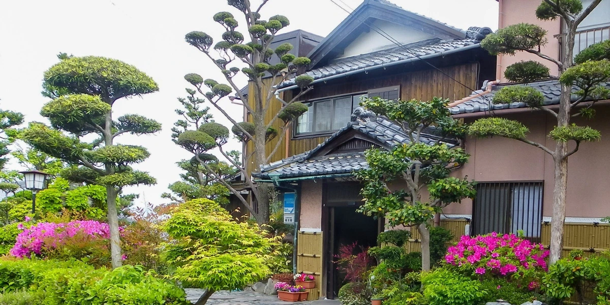 大阪湾を望む完全個室で特別な顔合わせを | 【完全個室確約×顔合わせ・結納プラン】姿盛りつき新鮮な海の幸を贅沢に豪華会席ディナー全10品+乾杯ドリンク付き★明治創業の趣とともに淡輪で